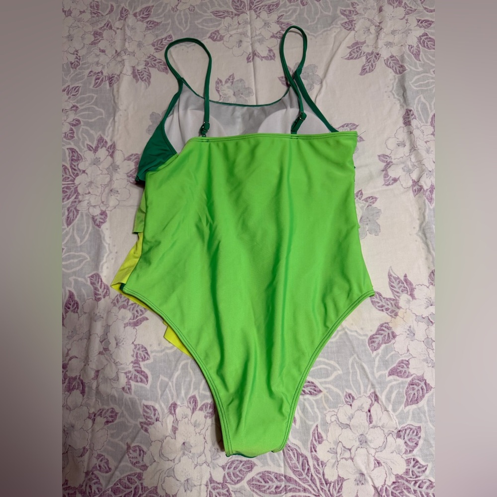 Source Unknown Green Gradient Ruffle One-Piece Swimsuit - Picture 2 of 3